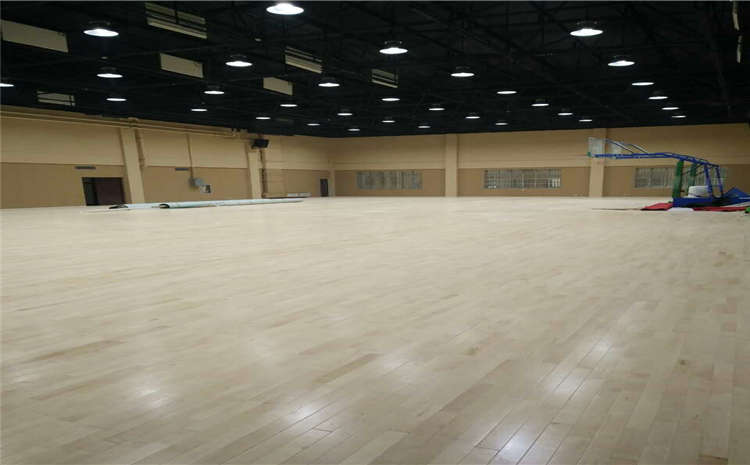 天津楓樺木運(yùn)動木地板多少錢一平米