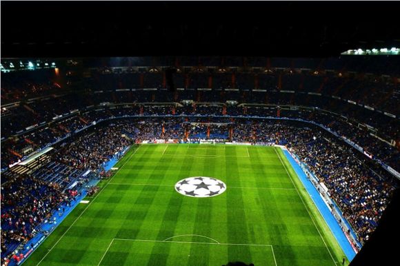 **足聯(lián)規(guī)定的足球場標準尺寸和場地規(guī)則